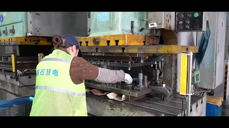 رحلة تصنيع أجهزة الميكروويف عبر خطوط الإنتاج